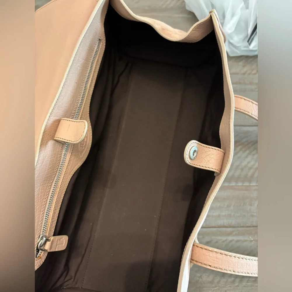 Tod’s blush pink suede shoulder bag - Picture 7 of 10